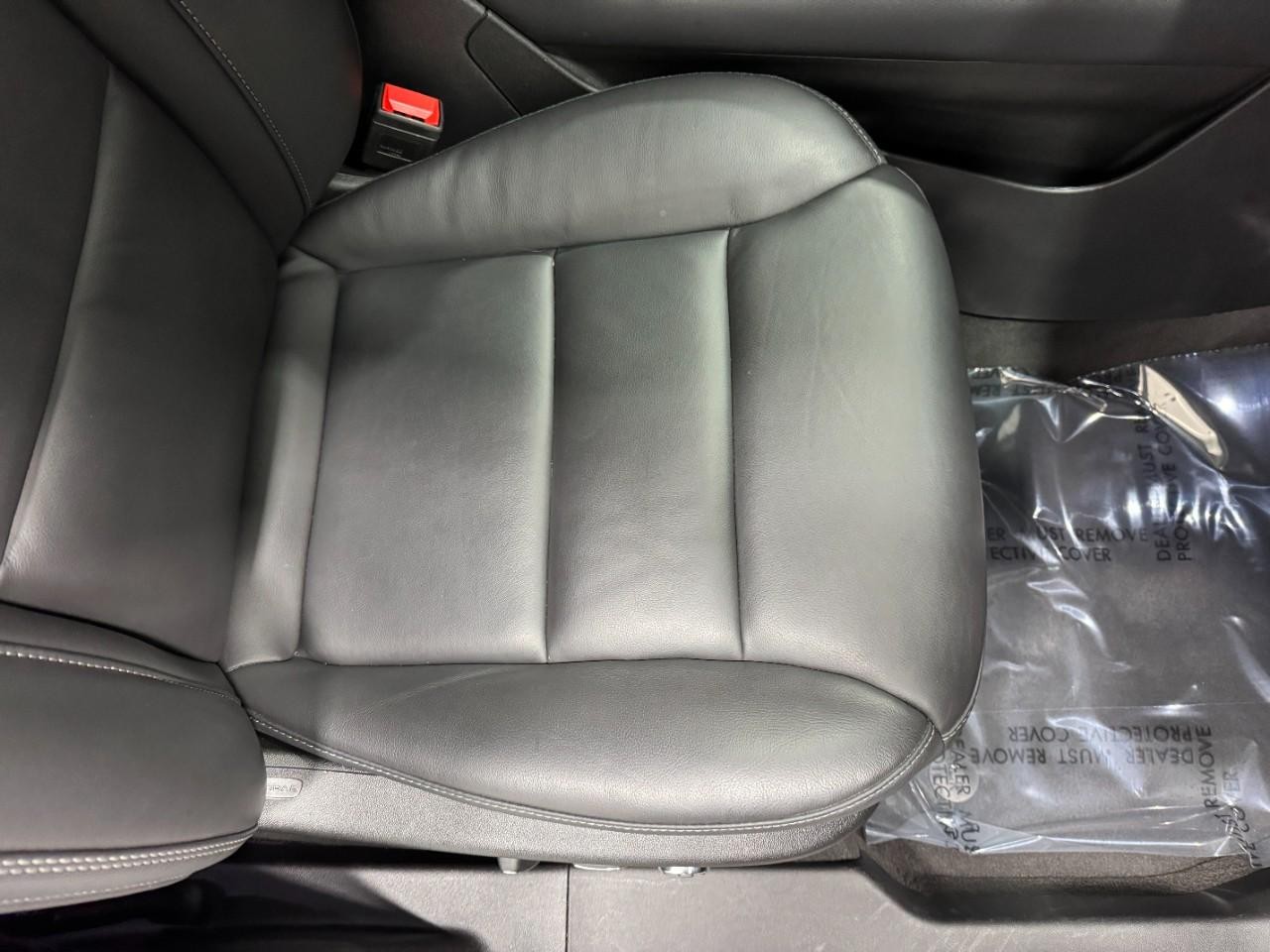 Cadillac XT4 Vehicle Full-screen Gallery Image 18