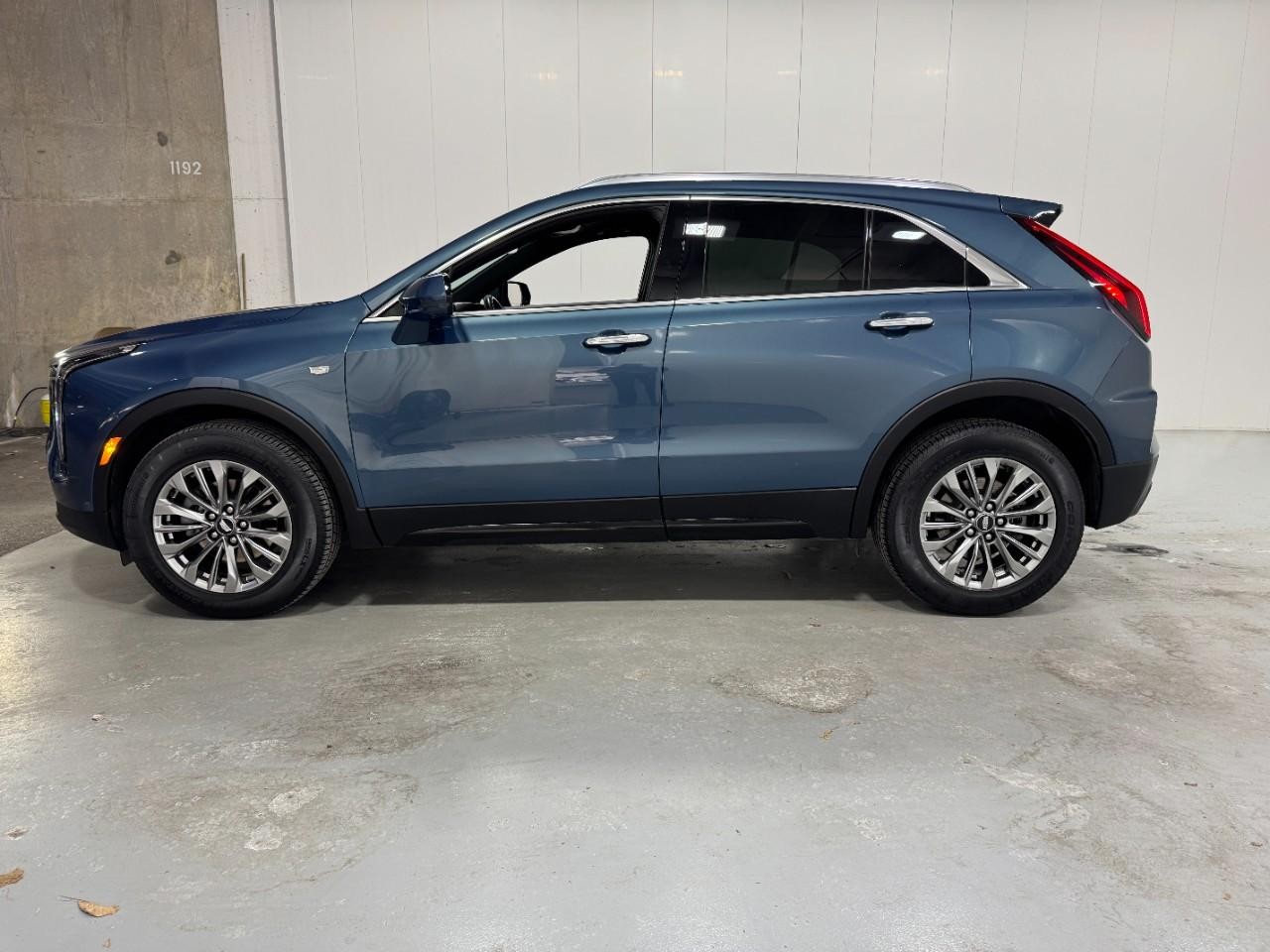 Cadillac XT4 Vehicle Full-screen Gallery Image 2