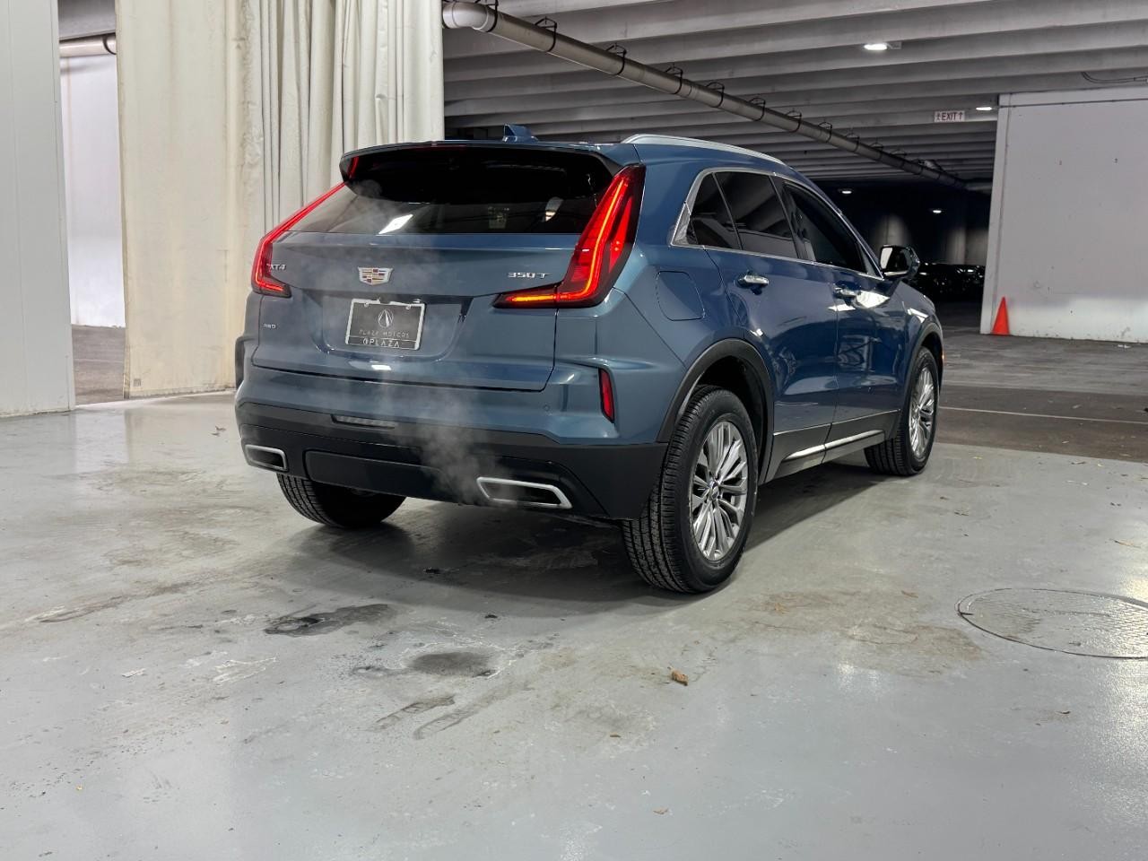 Cadillac XT4 Vehicle Full-screen Gallery Image 4