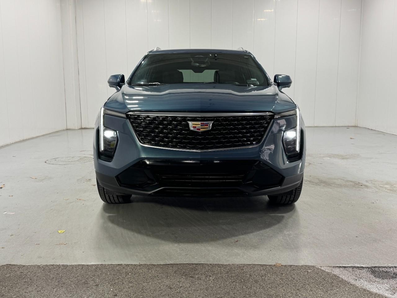 Cadillac XT4 Vehicle Full-screen Gallery Image 7
