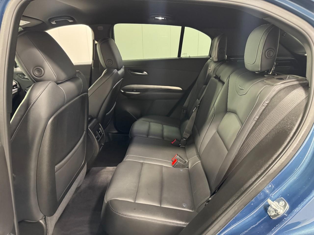 Cadillac XT4 Vehicle Full-screen Gallery Image 8