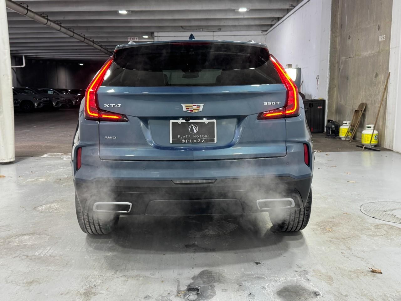 Cadillac XT4 Vehicle Full-screen Gallery Image 9