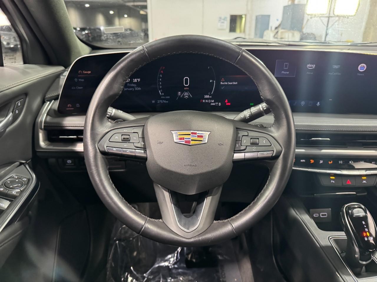 Cadillac XT4 Vehicle Full-screen Gallery Image 12