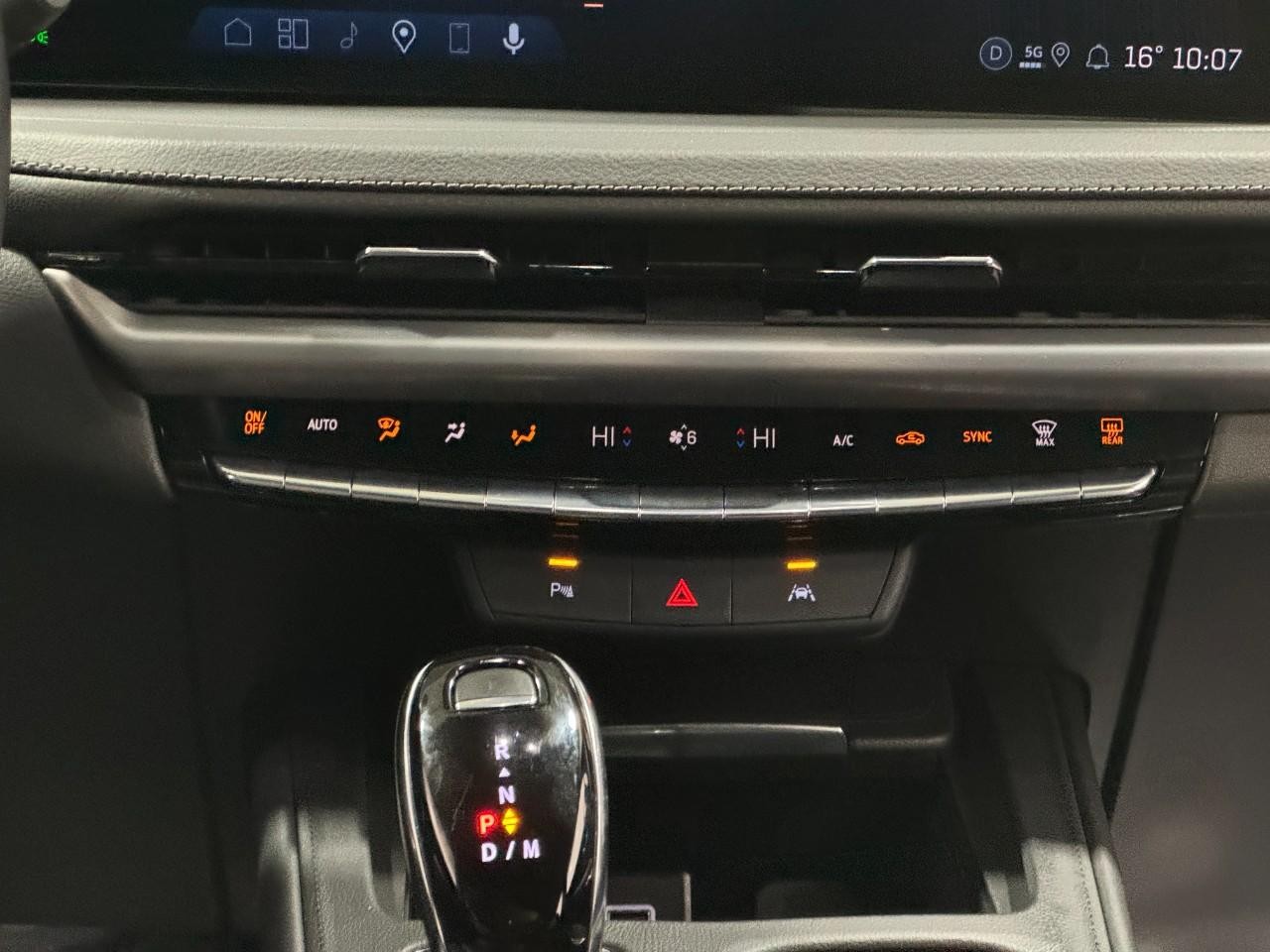 Cadillac XT4 Vehicle Full-screen Gallery Image 14