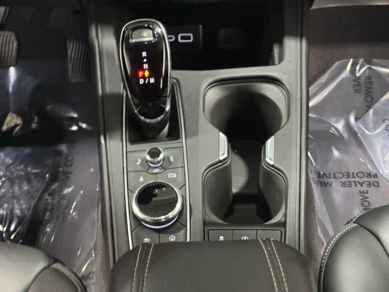 Cadillac XT4 Vehicle Full-screen Gallery Image 15