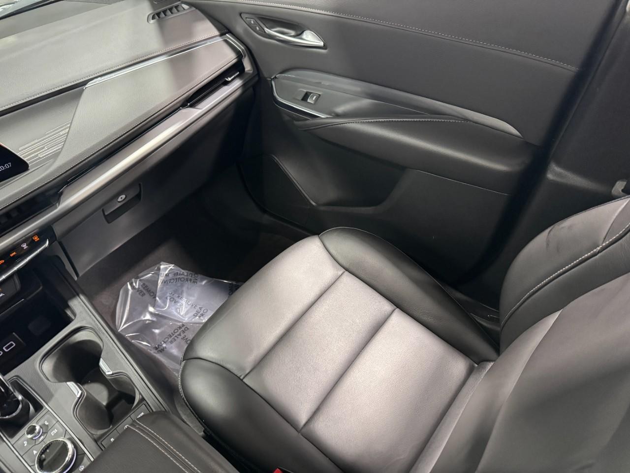 Cadillac XT4 Vehicle Full-screen Gallery Image 16