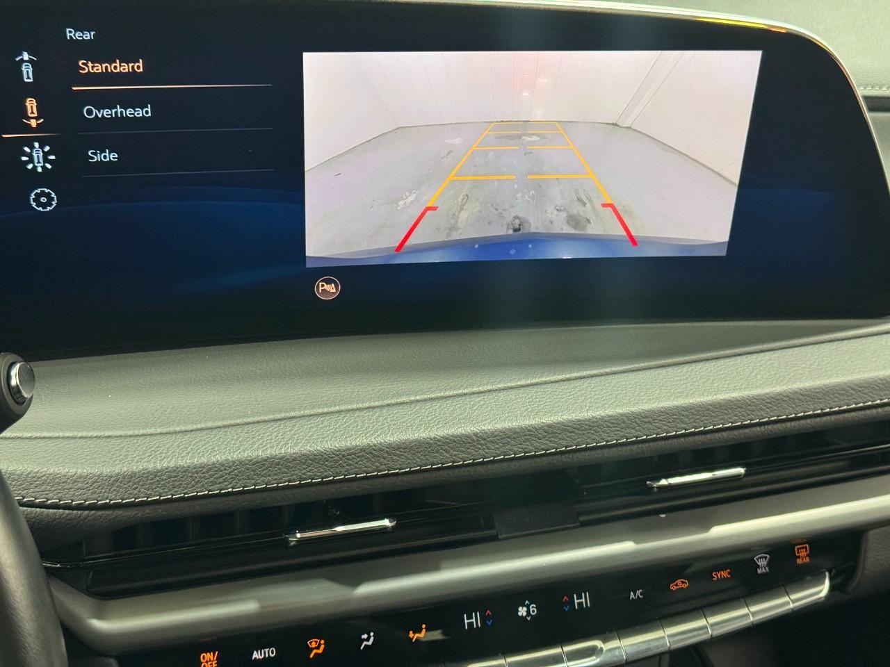Cadillac XT4 Vehicle Full-screen Gallery Image 32