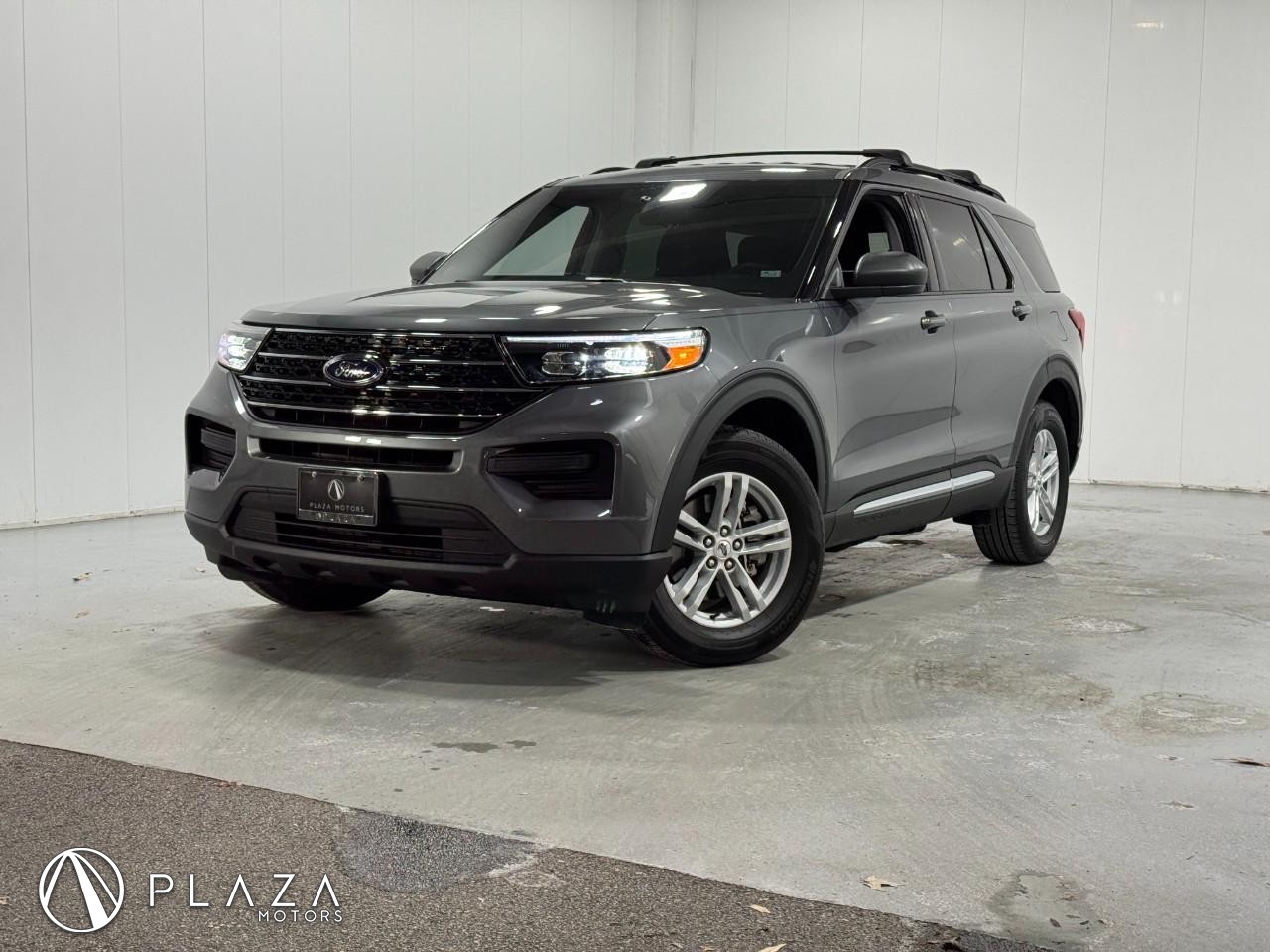 Ford Explorer Vehicle Full-screen Gallery Image 01