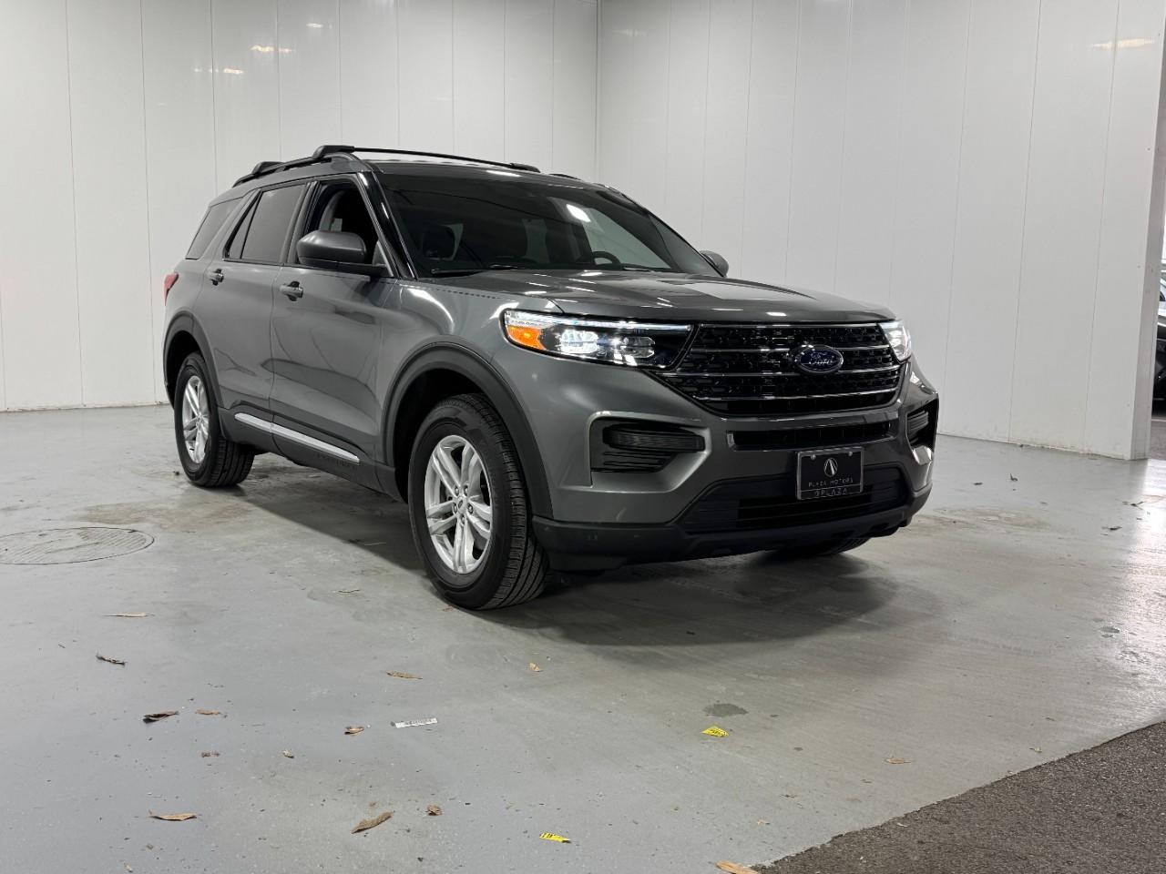 Ford Explorer Vehicle Full-screen Gallery Image 06