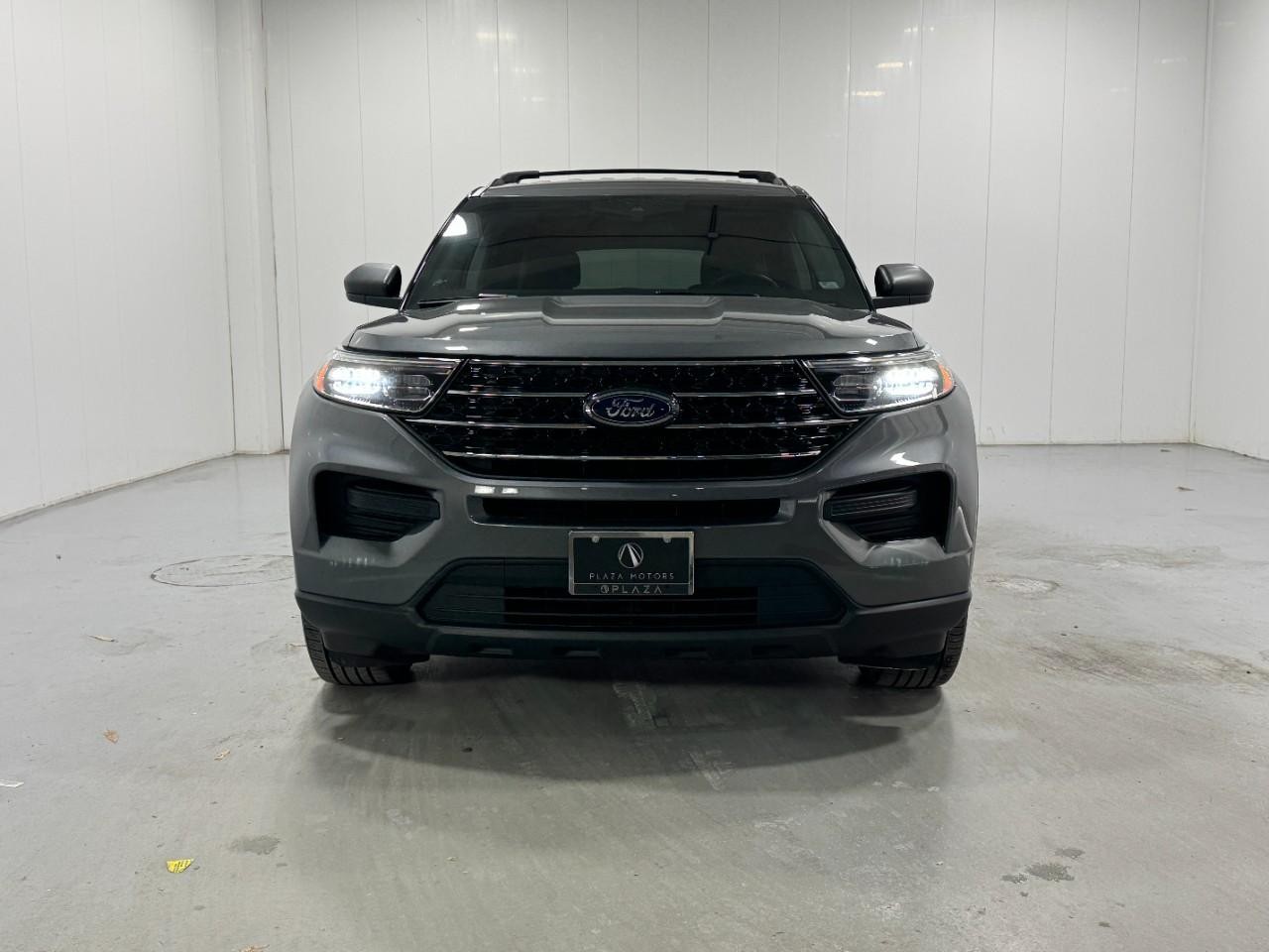 Ford Explorer Vehicle Full-screen Gallery Image 07