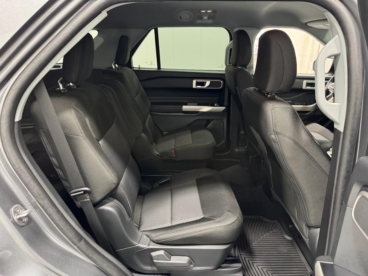 Ford Explorer Vehicle Full-screen Gallery Image 10