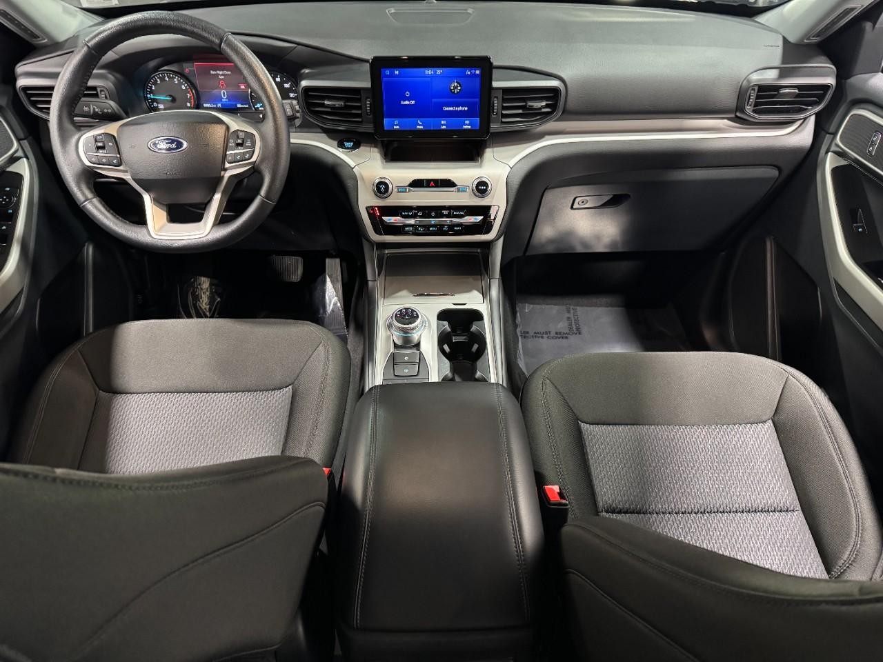 Ford Explorer Vehicle Full-screen Gallery Image 11