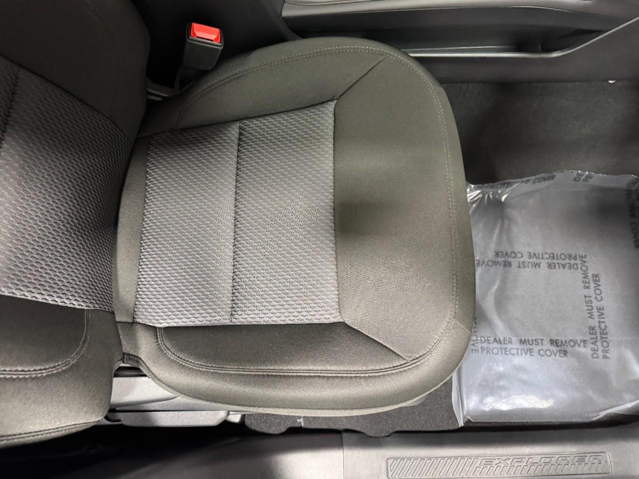 Ford Explorer Vehicle Full-screen Gallery Image 18