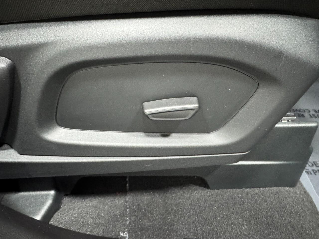 Ford Explorer Vehicle Full-screen Gallery Image 19