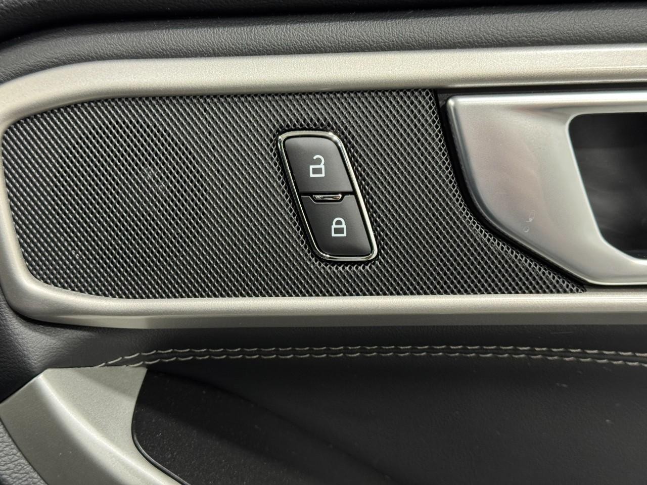 Ford Explorer Vehicle Full-screen Gallery Image 20