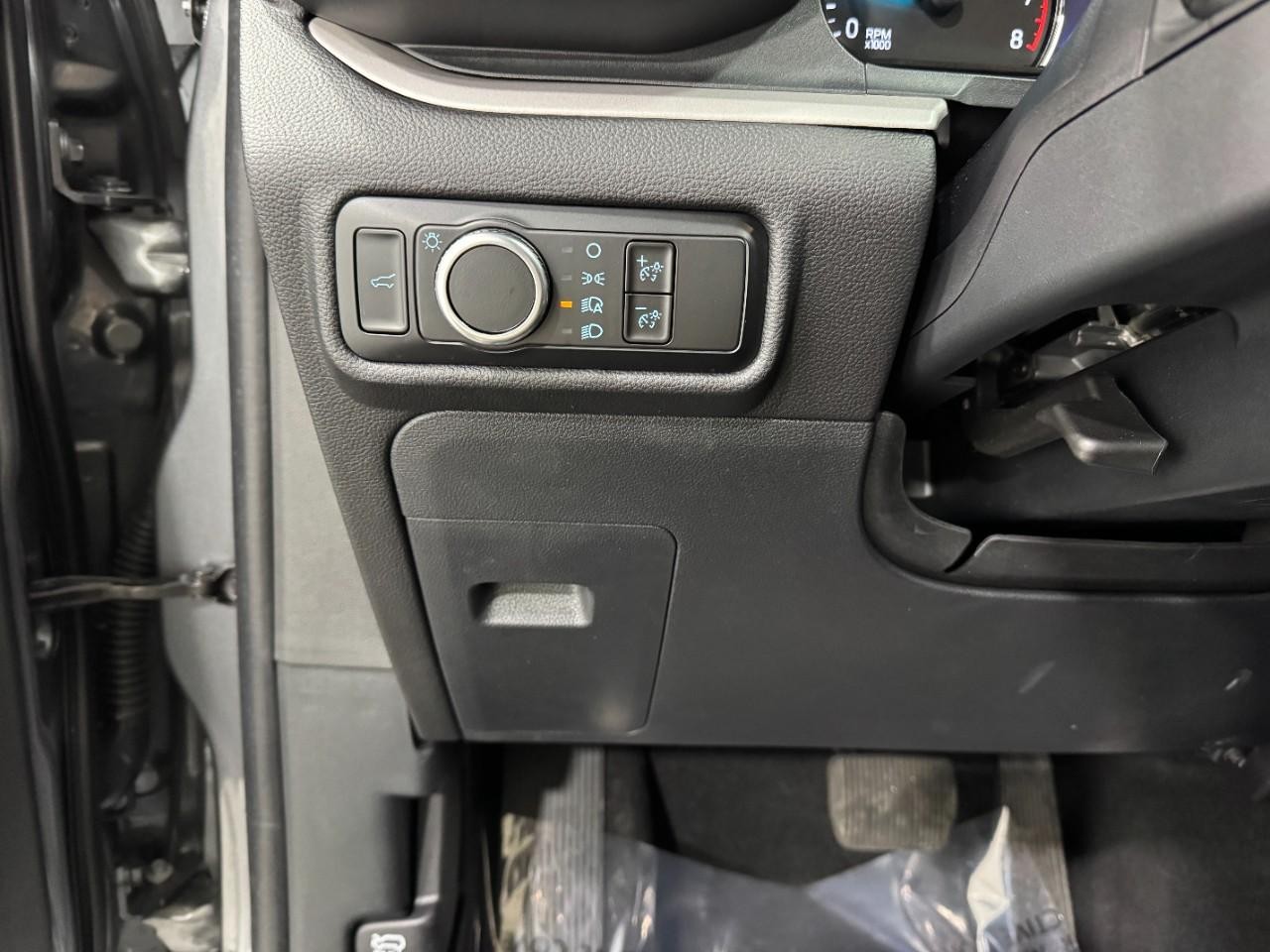 Ford Explorer Vehicle Full-screen Gallery Image 27