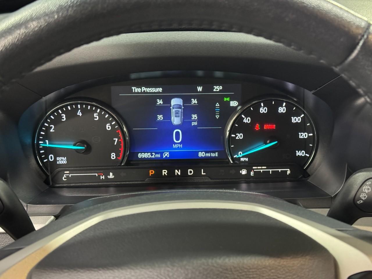 Ford Explorer Vehicle Full-screen Gallery Image 30