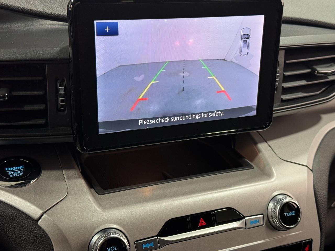 Ford Explorer Vehicle Full-screen Gallery Image 31