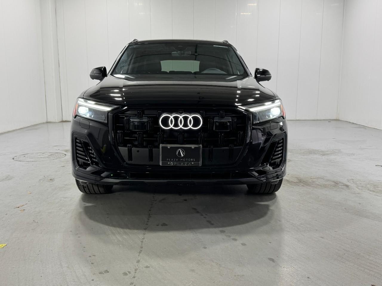 Audi Q7 Vehicle Full-screen Gallery Image 7