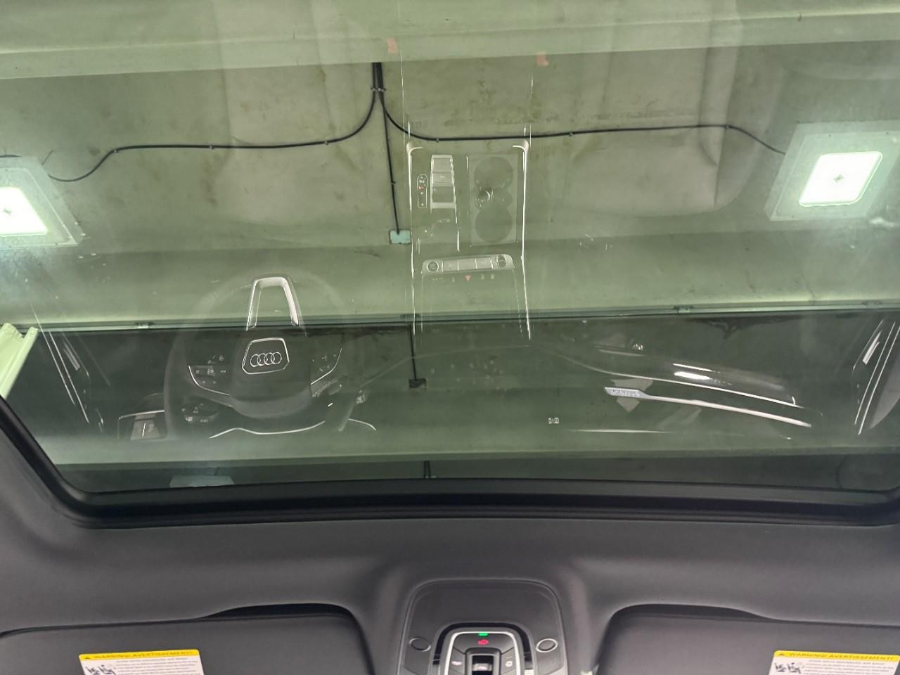 Audi Q7 Vehicle Full-screen Gallery Image 12