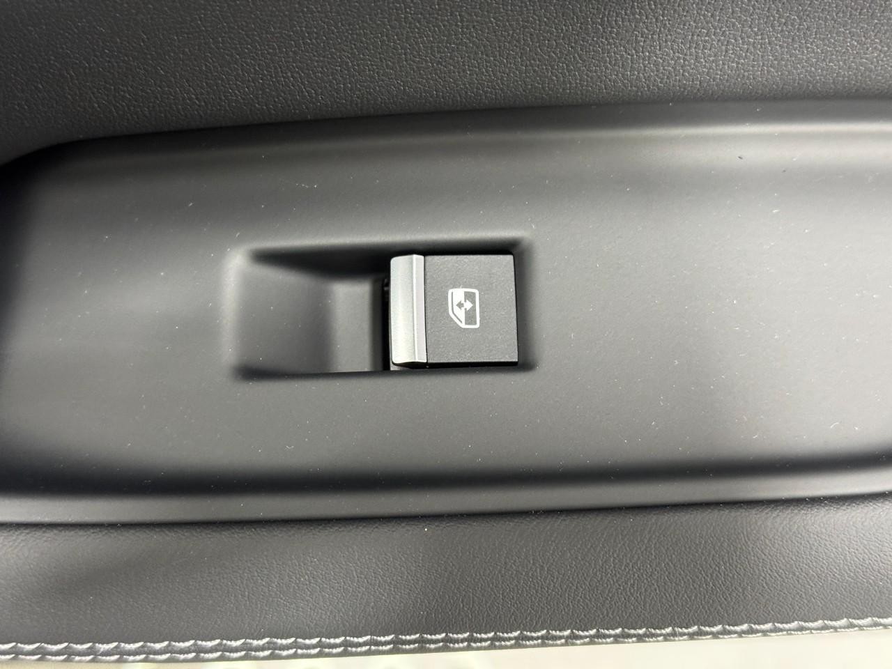 Audi Q7 Vehicle Full-screen Gallery Image 23