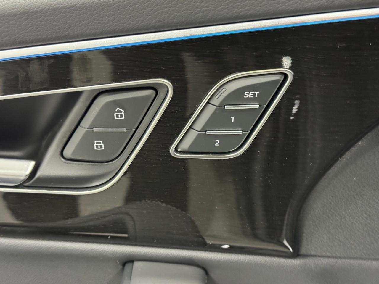 Audi Q7 Vehicle Full-screen Gallery Image 24