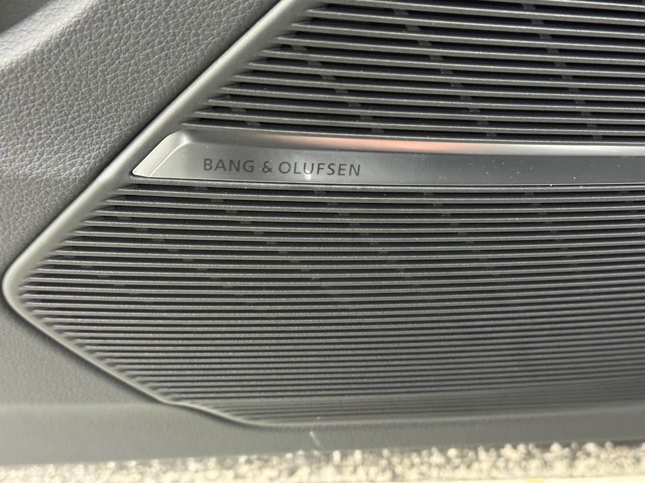 Audi Q7 Vehicle Full-screen Gallery Image 27