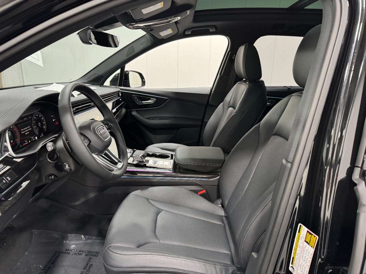 Audi Q7 Vehicle Full-screen Gallery Image 28