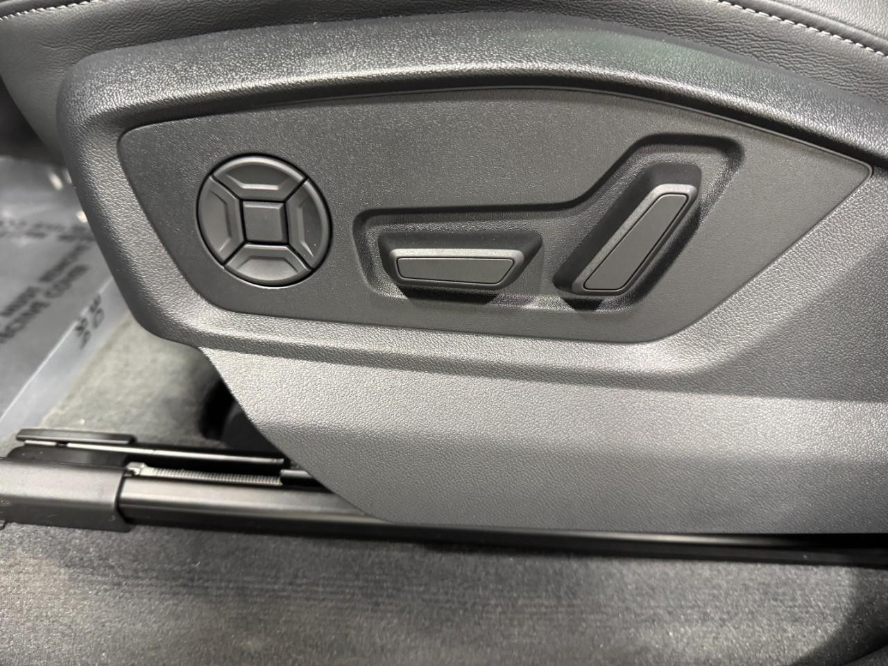 Audi Q7 Vehicle Full-screen Gallery Image 30