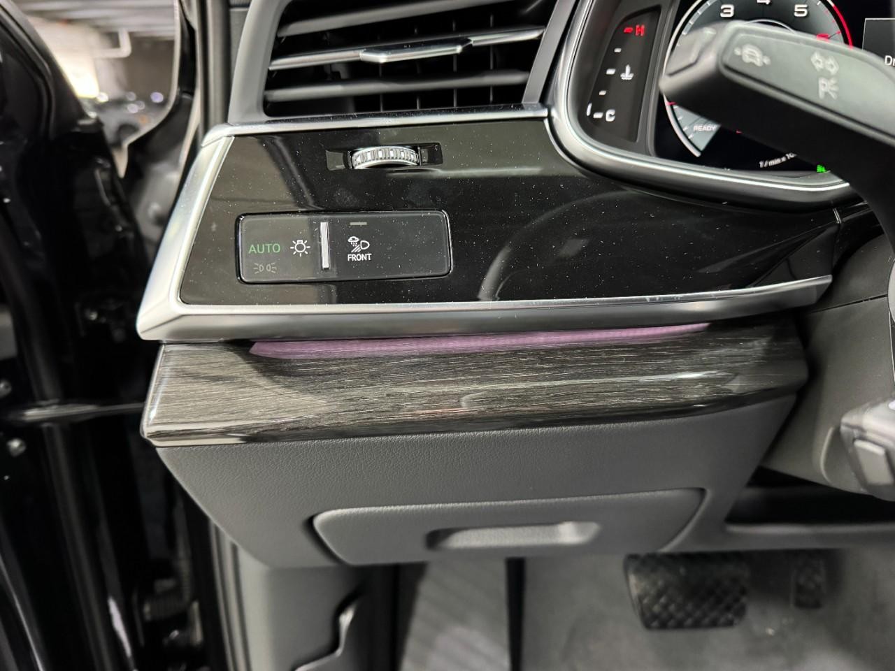 Audi Q7 Vehicle Full-screen Gallery Image 31