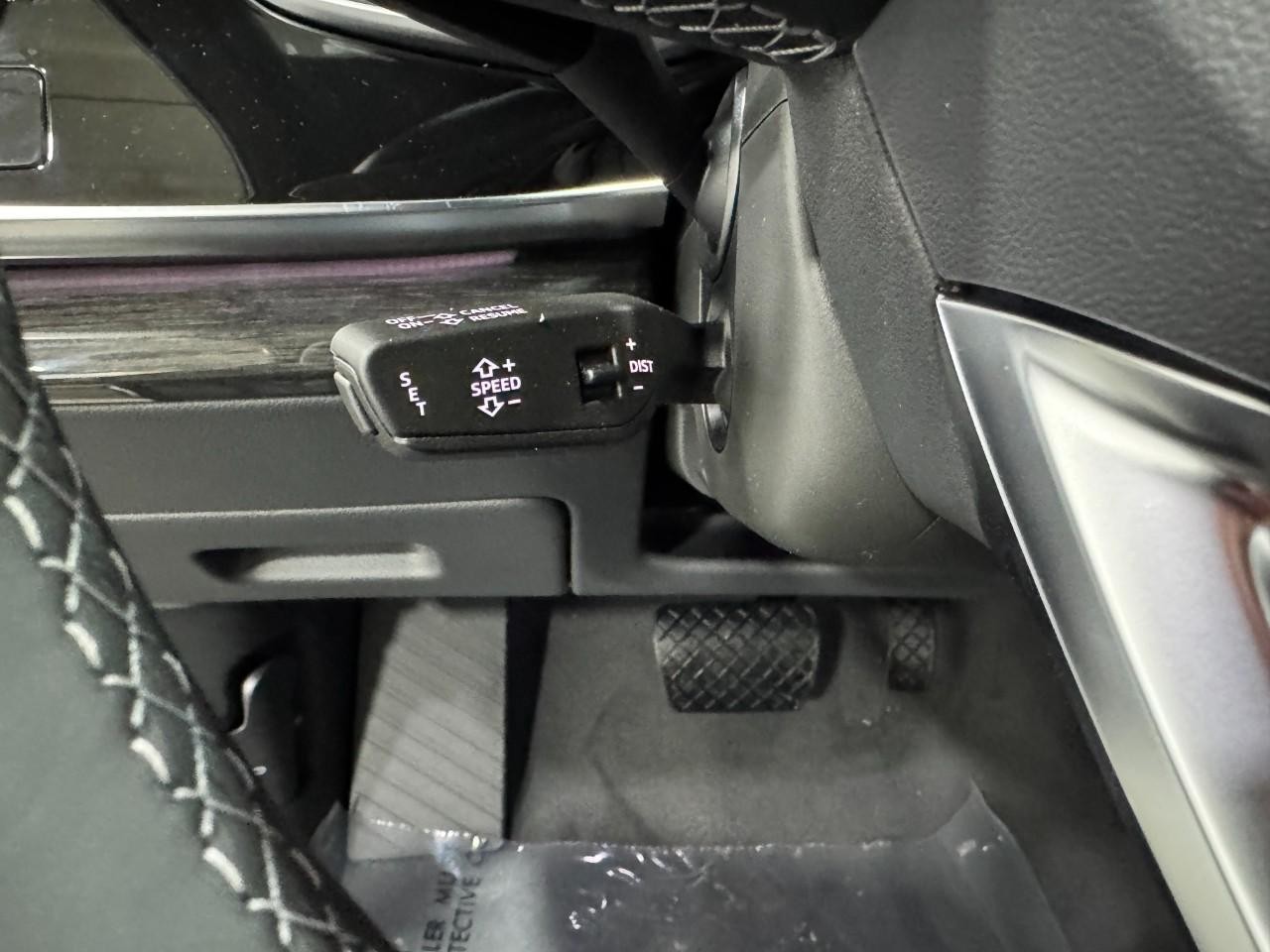 Audi Q7 Vehicle Full-screen Gallery Image 32