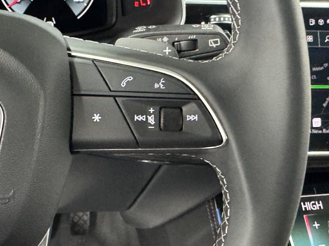 Audi Q7 Vehicle Full-screen Gallery Image 34