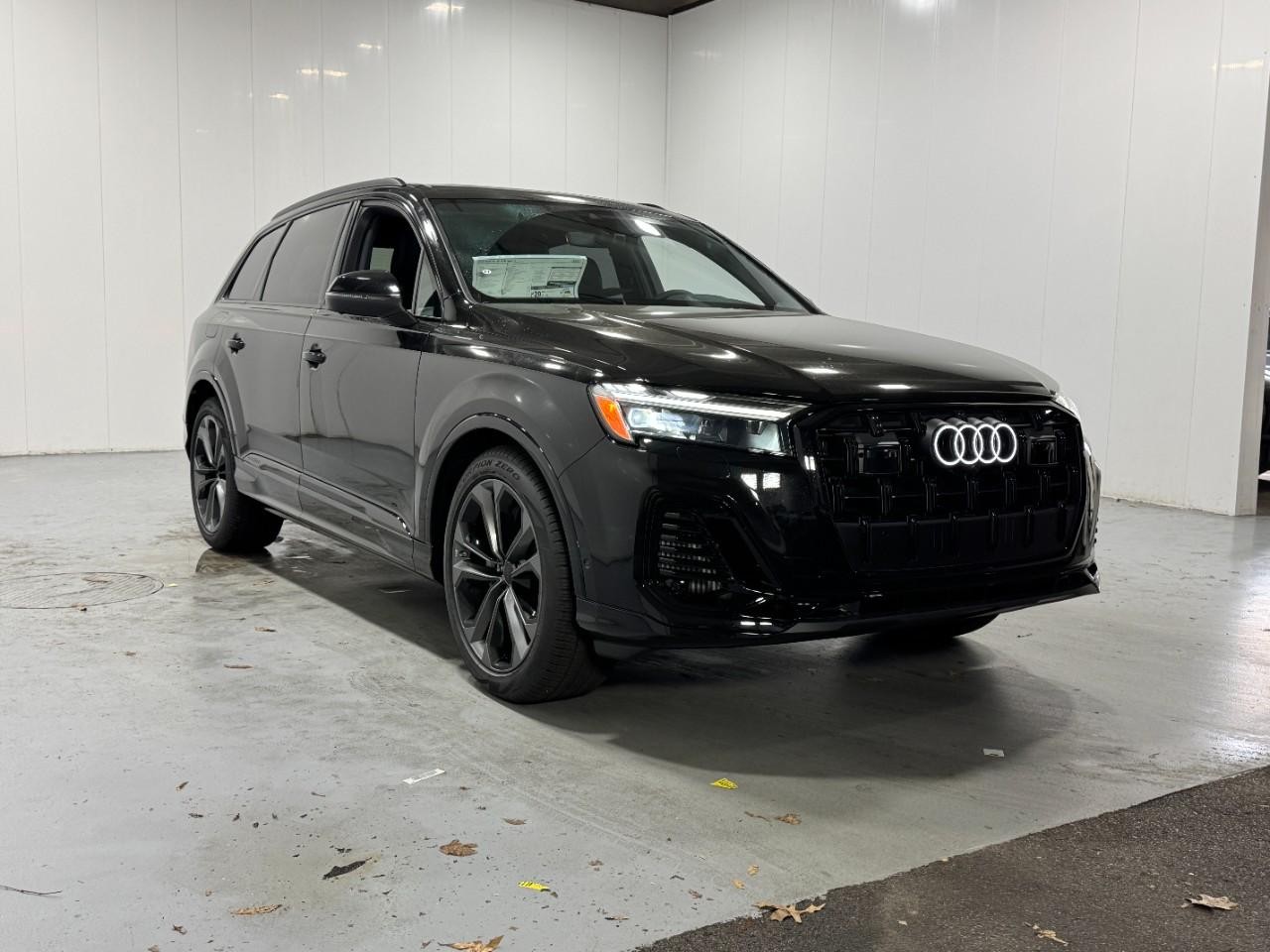 Audi Q7 Vehicle Full-screen Gallery Image 6