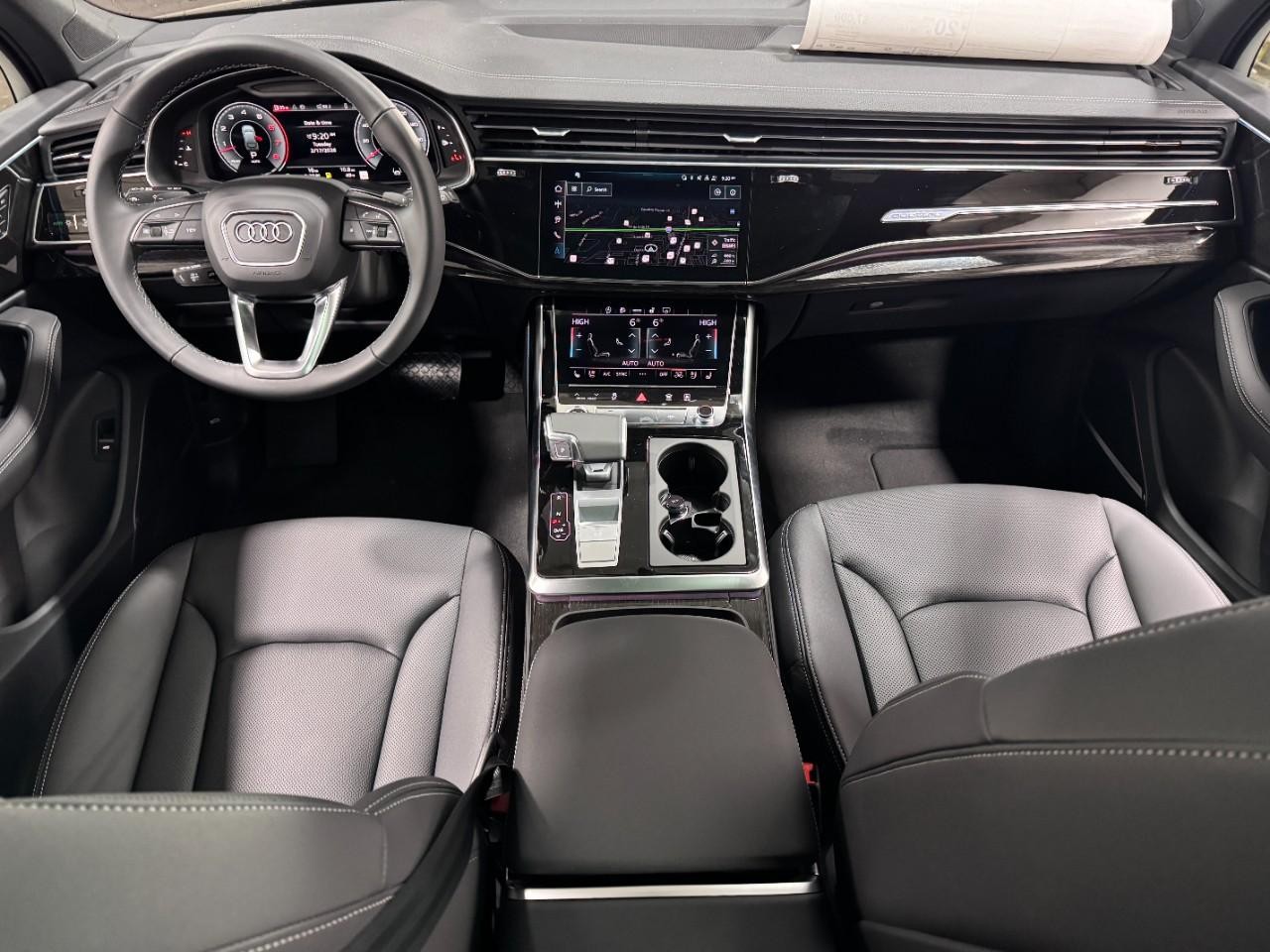 Audi Q7 Vehicle Full-screen Gallery Image 13