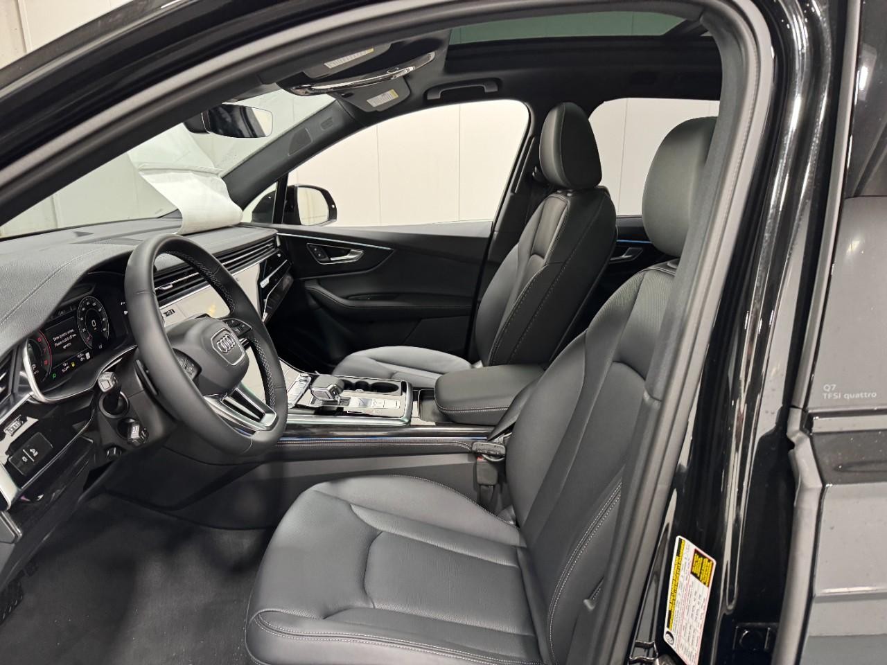 Audi Q7 Vehicle Full-screen Gallery Image 28