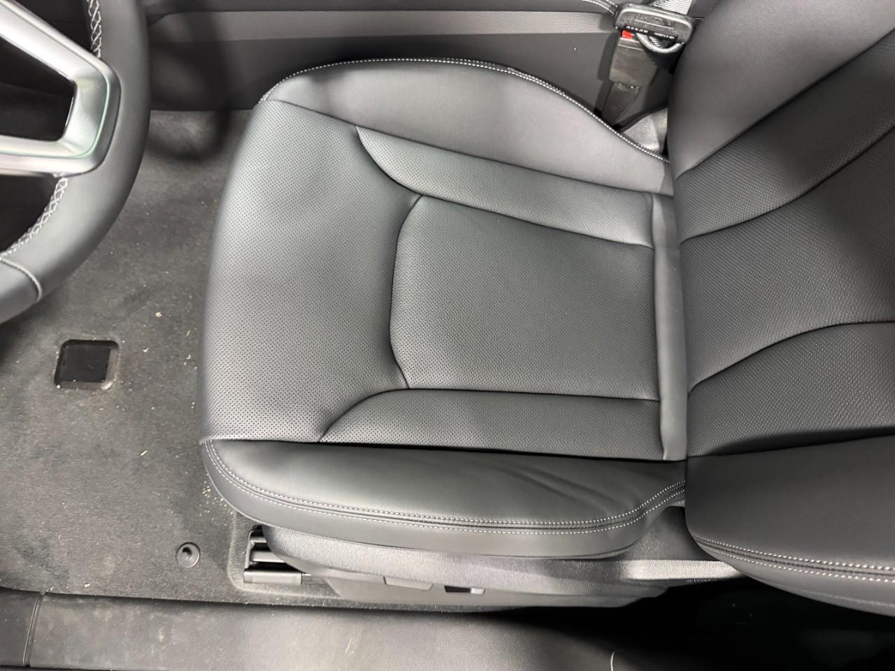 Audi Q7 Vehicle Full-screen Gallery Image 29