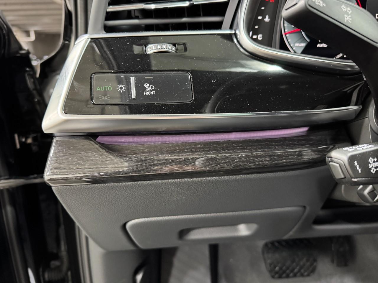 Audi Q7 Vehicle Full-screen Gallery Image 31