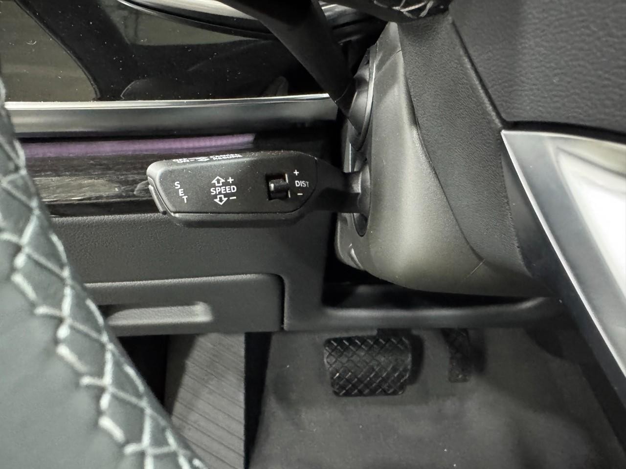 Audi Q7 Vehicle Full-screen Gallery Image 32