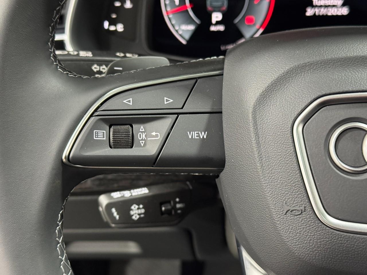 Audi Q7 Vehicle Full-screen Gallery Image 33