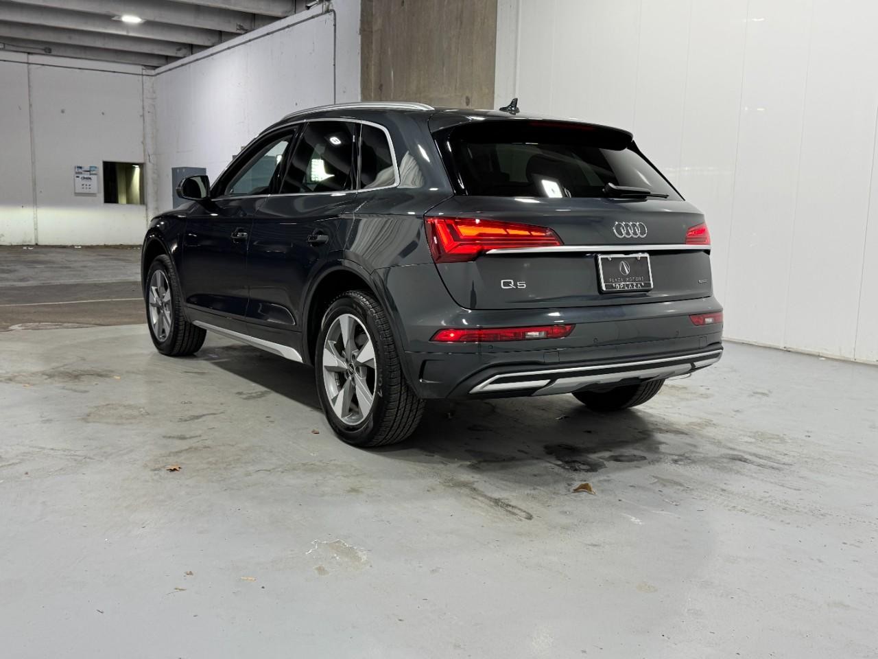 Audi Q5 Vehicle Full-screen Gallery Image 03