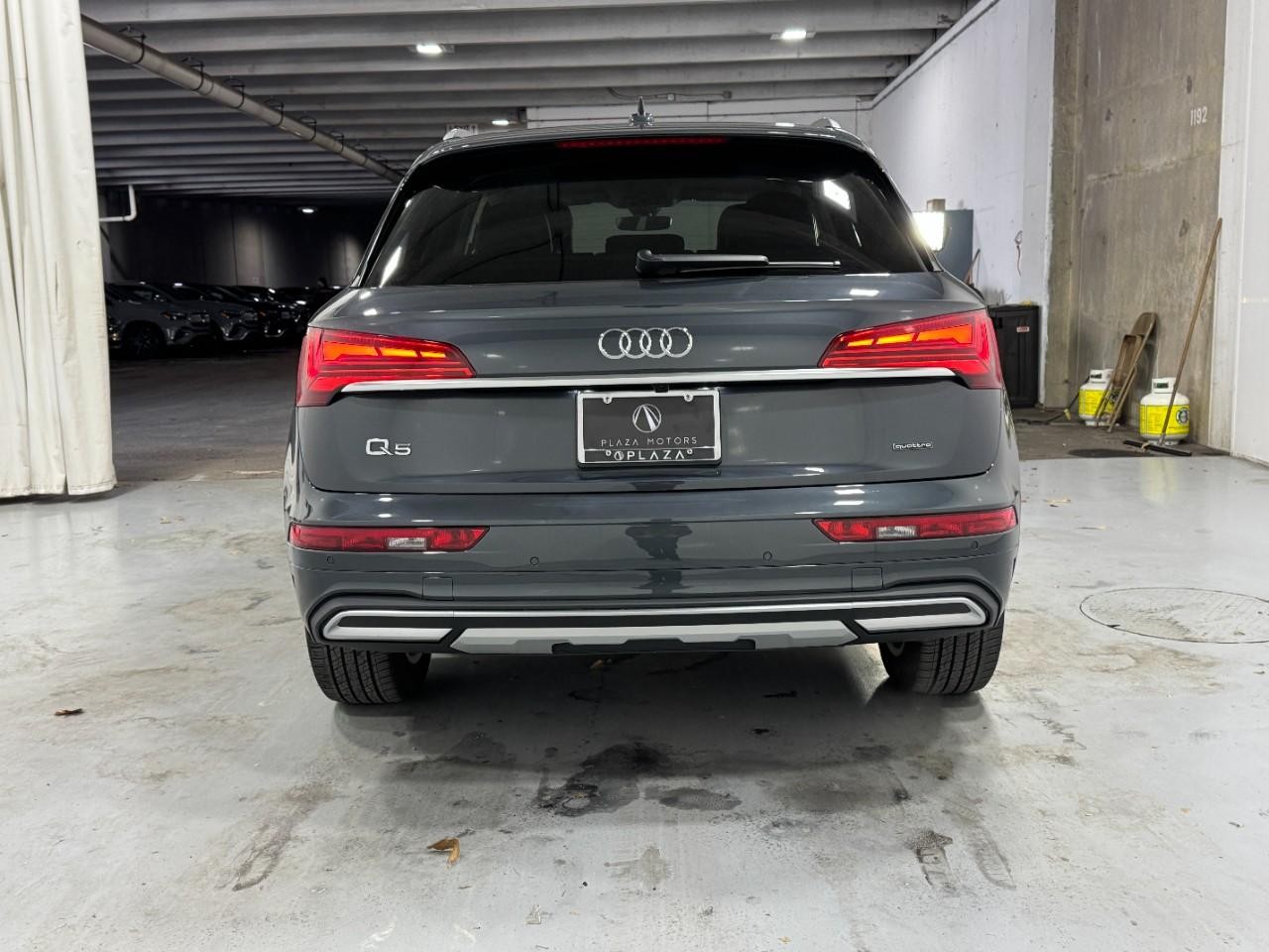 Audi Q5 Vehicle Full-screen Gallery Image 09