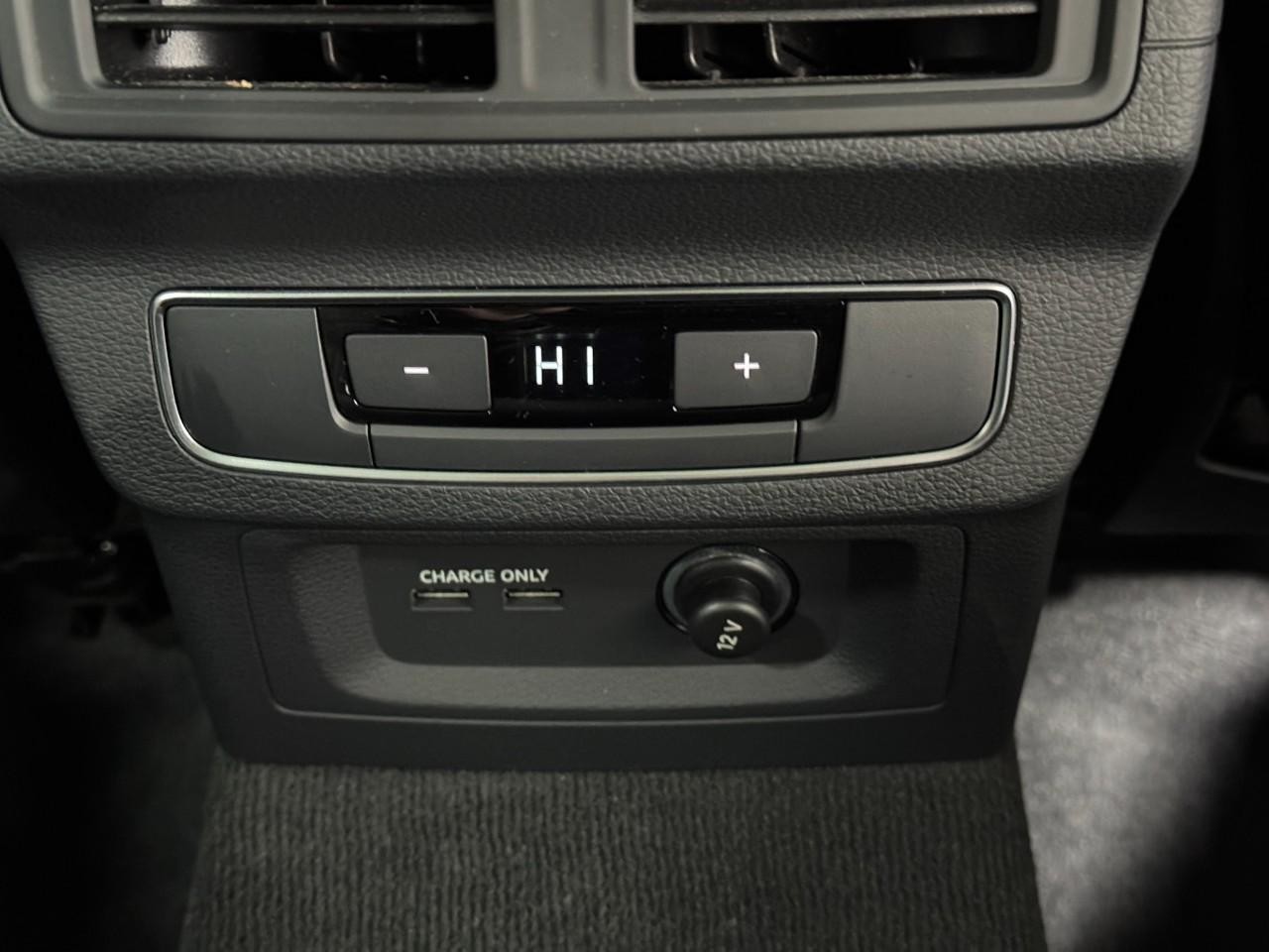 Audi Q5 Vehicle Full-screen Gallery Image 11