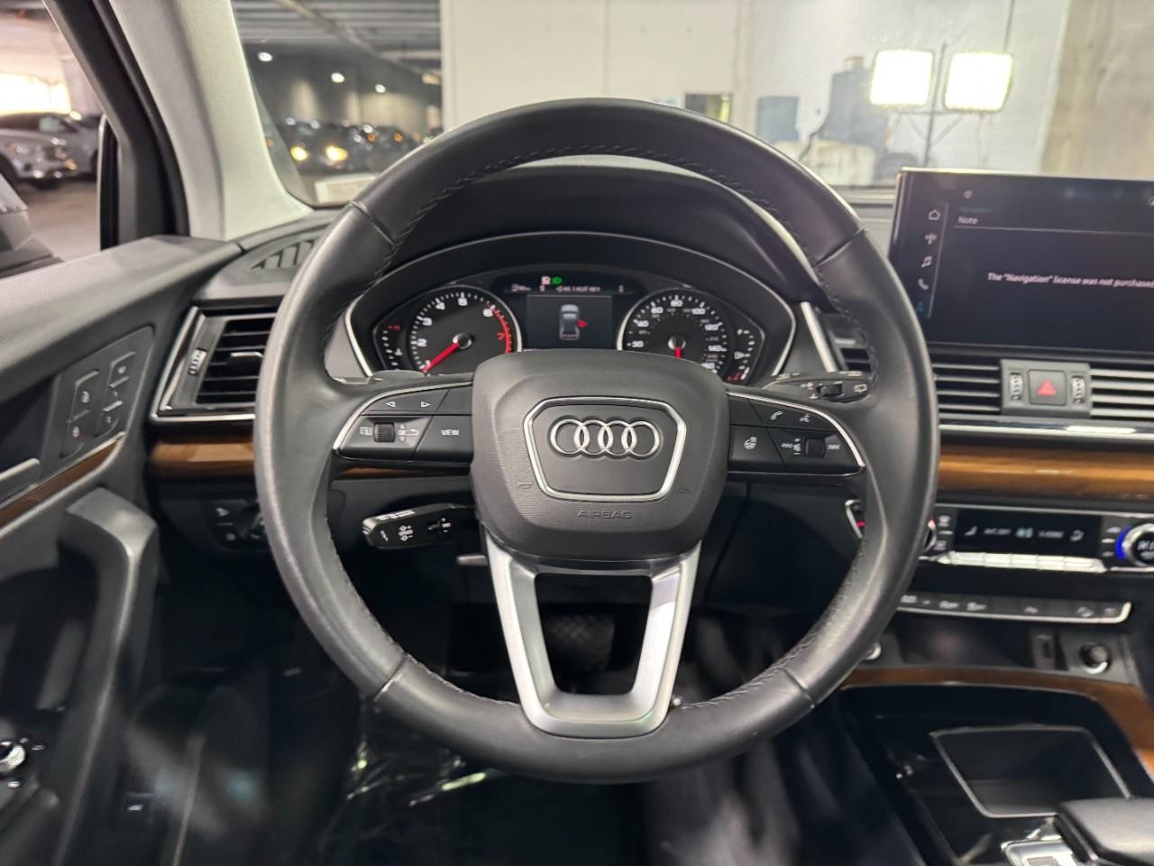 Audi Q5 Vehicle Full-screen Gallery Image 14