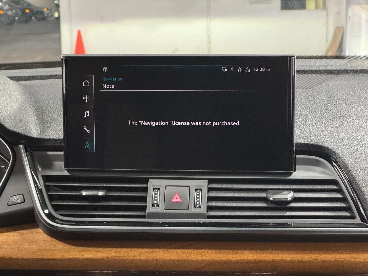 Audi Q5 Vehicle Full-screen Gallery Image 15