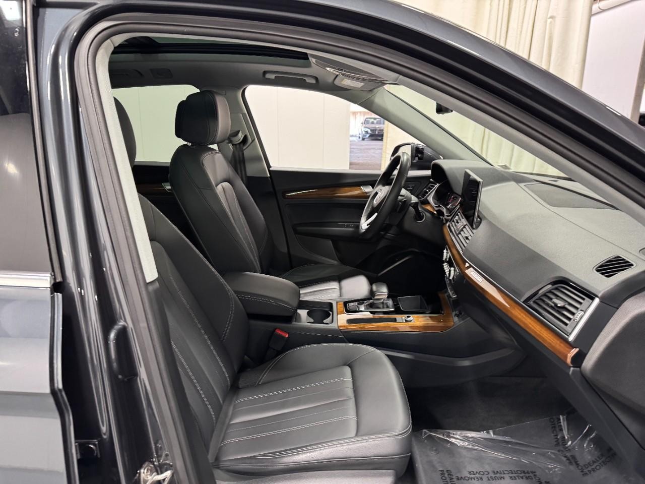 Audi Q5 Vehicle Full-screen Gallery Image 19