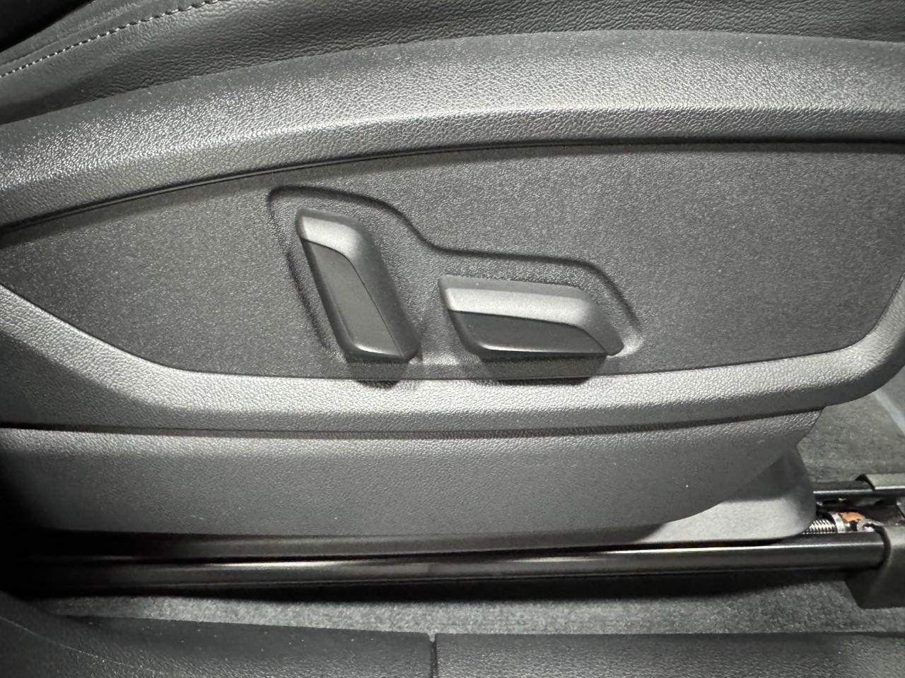 Audi Q5 Vehicle Full-screen Gallery Image 21