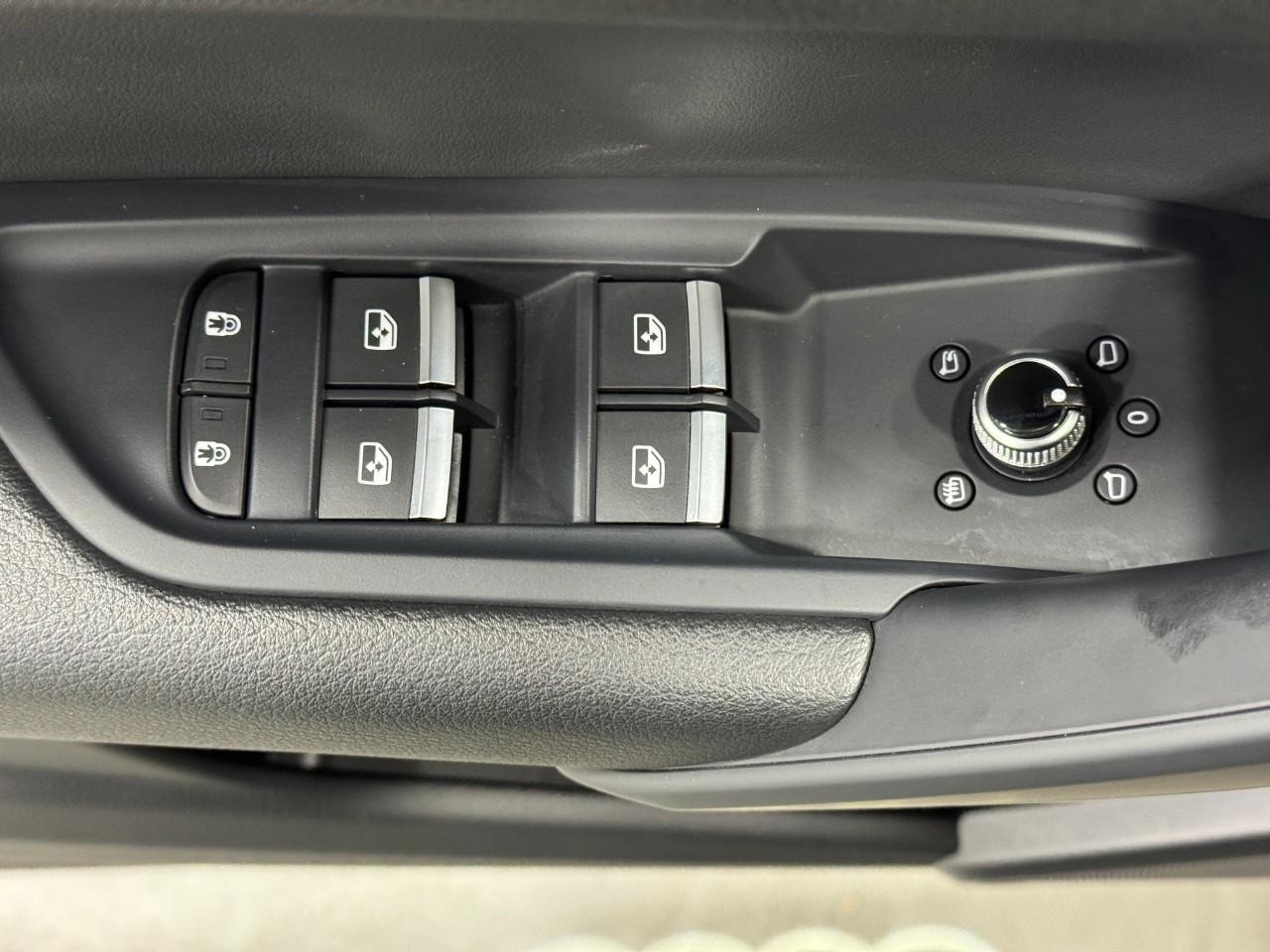 Audi Q5 Vehicle Full-screen Gallery Image 25