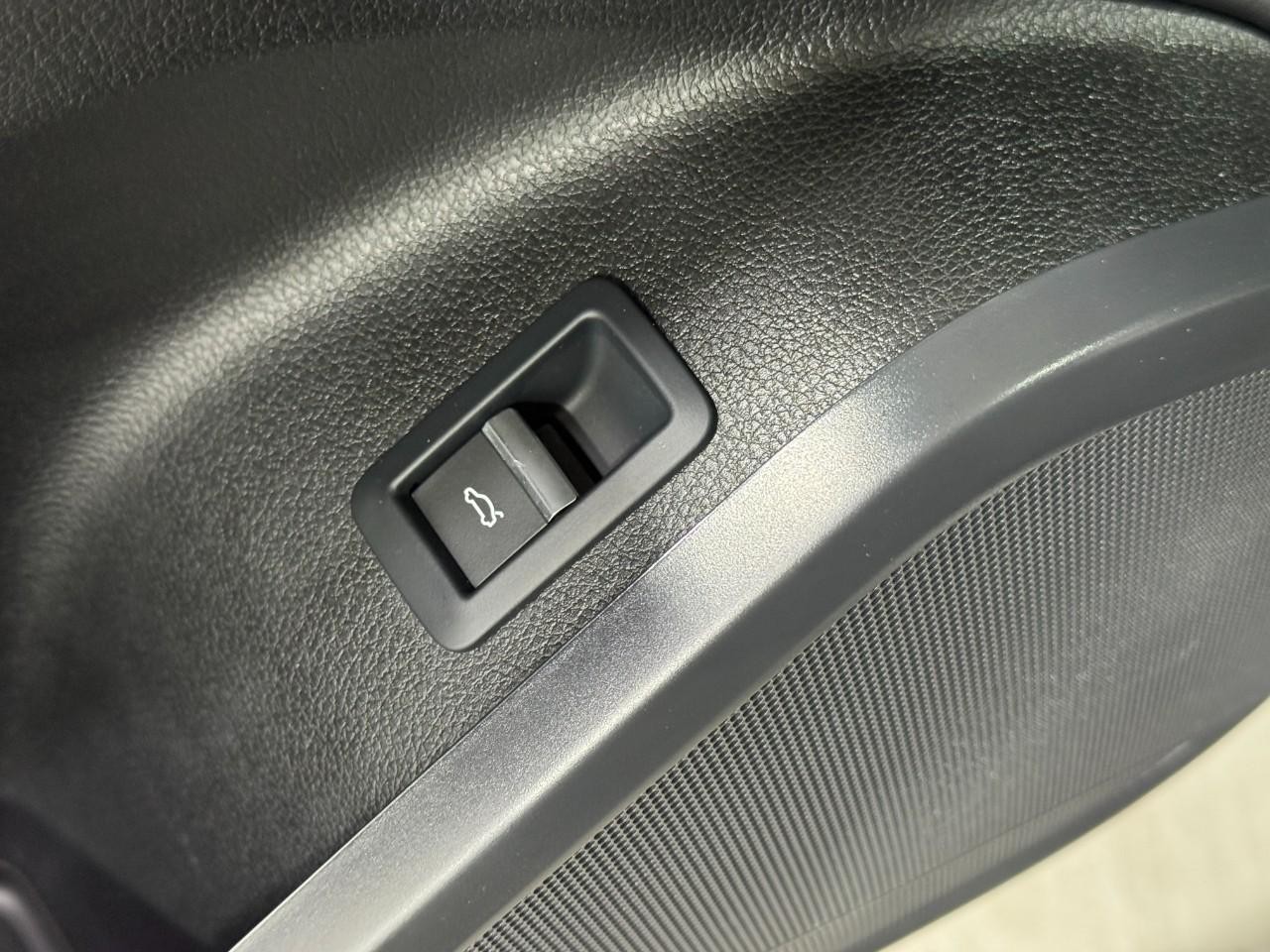 Audi Q5 Vehicle Full-screen Gallery Image 26