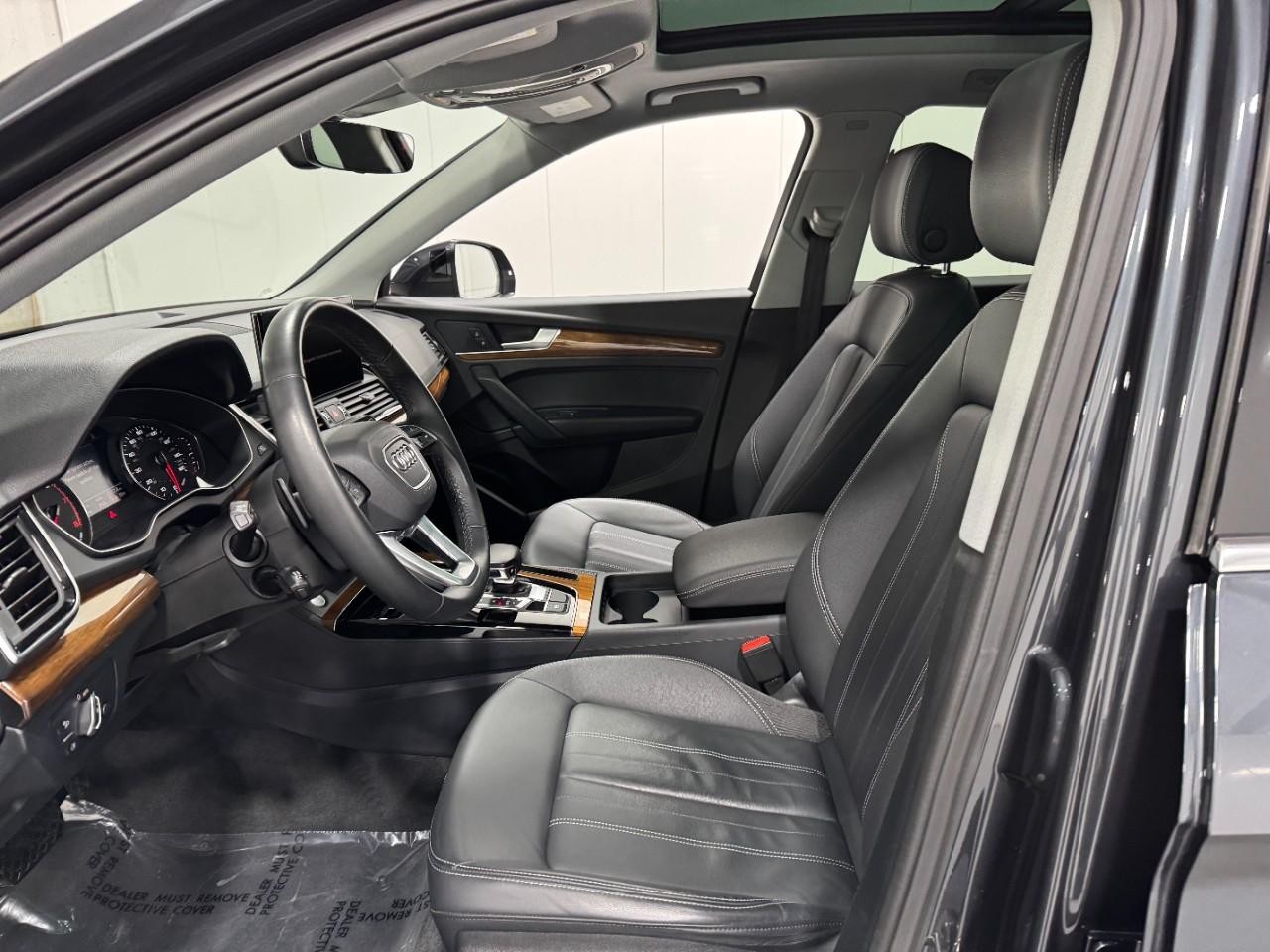 Audi Q5 Vehicle Full-screen Gallery Image 27