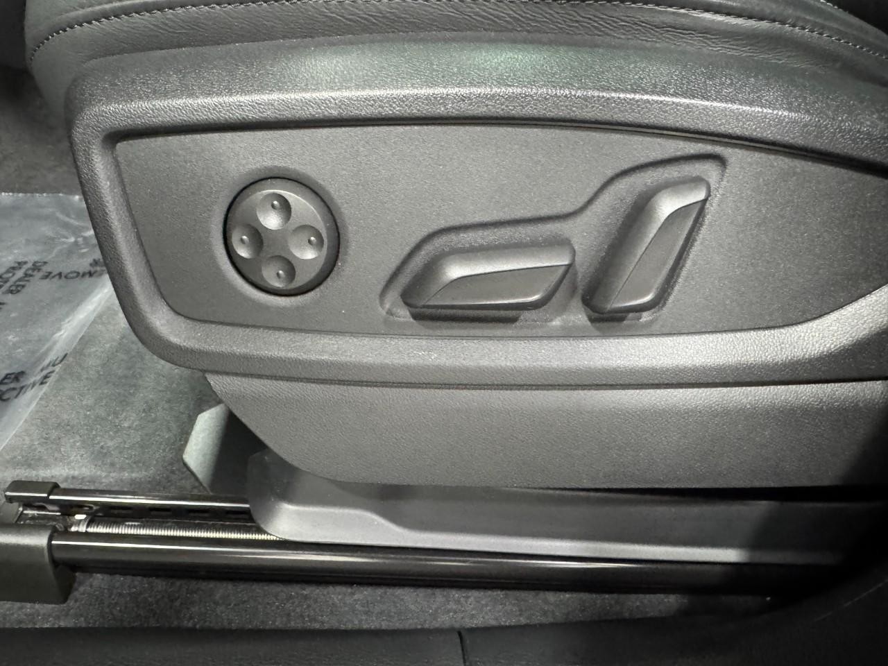 Audi Q5 Vehicle Full-screen Gallery Image 29